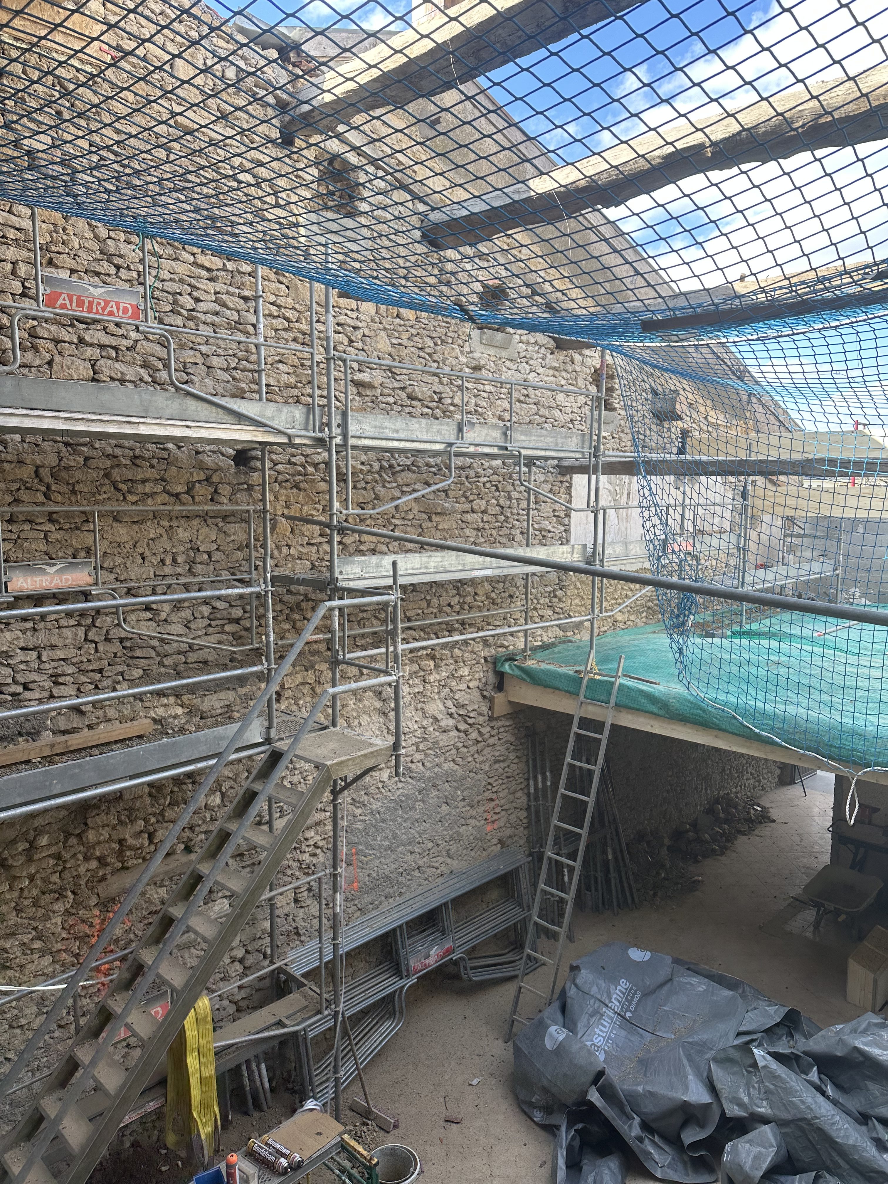 Rénovation de la salle polyvalente - travaux et équipement sur la toute fin
